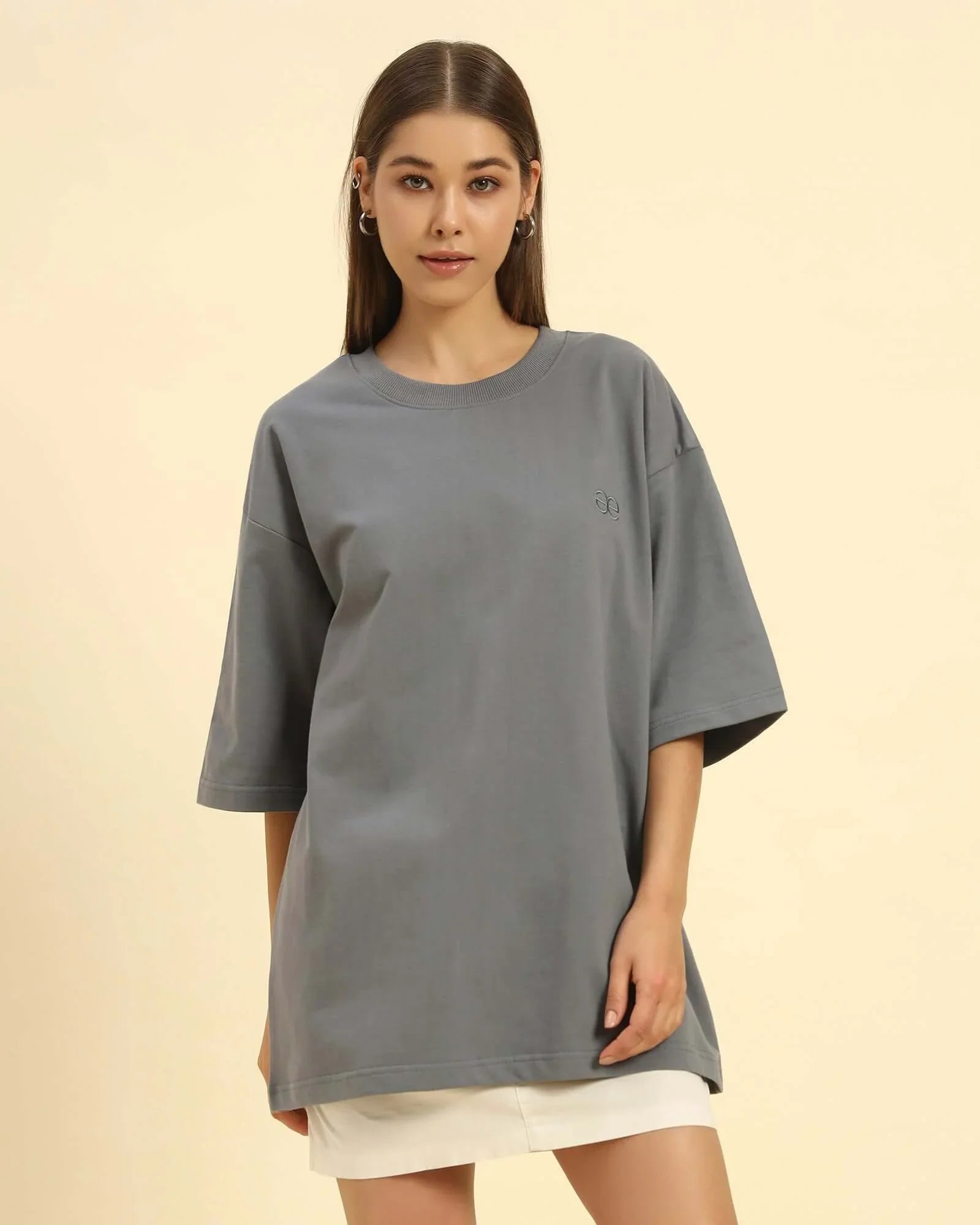Oversized French terry t-shirt for women in dark grey, featuring a relaxed fit and embroidered logo.