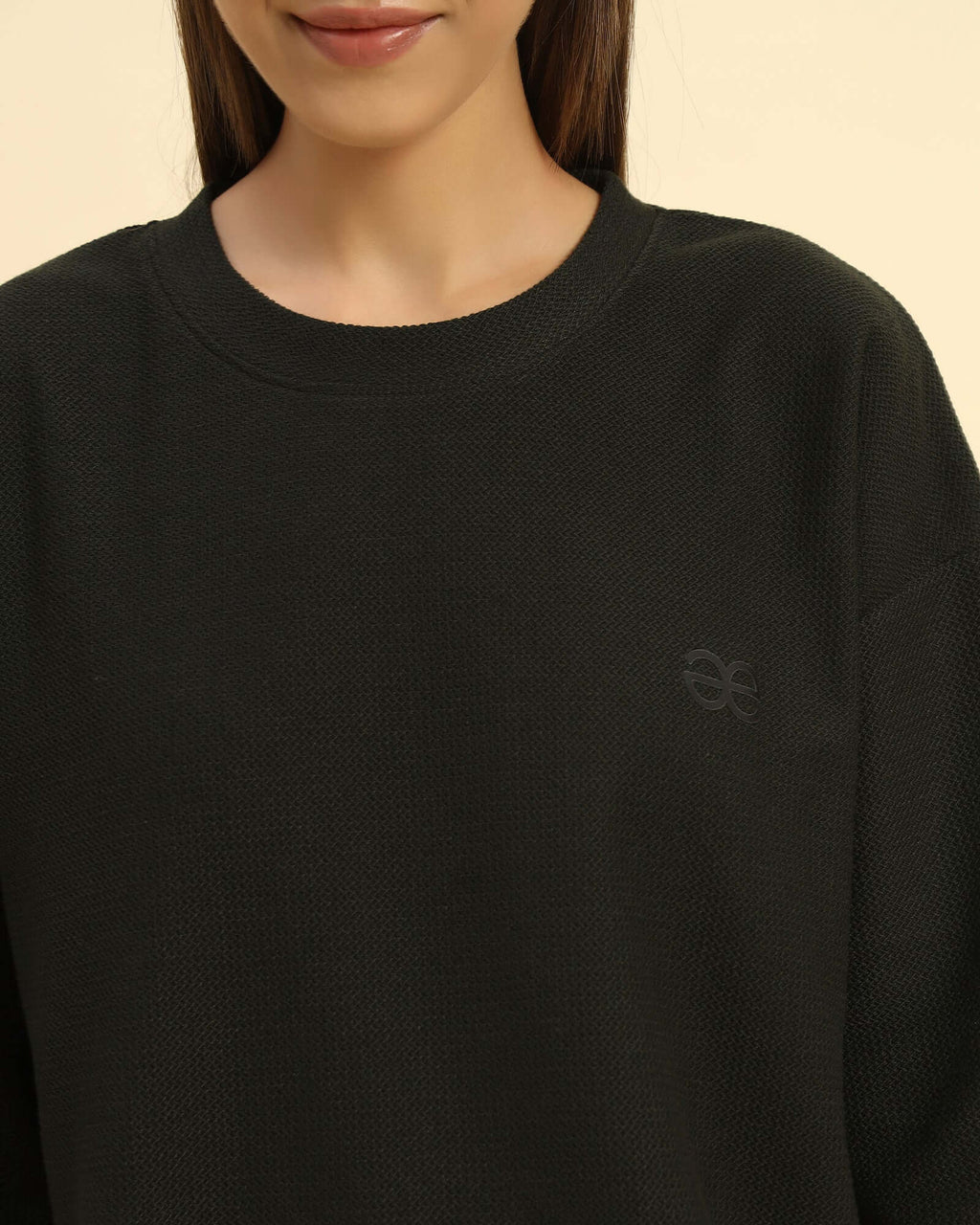 Close-up of the round neckline and intricate jacquard knit pattern on the Aeternum Women's Dark Green T-Shirt