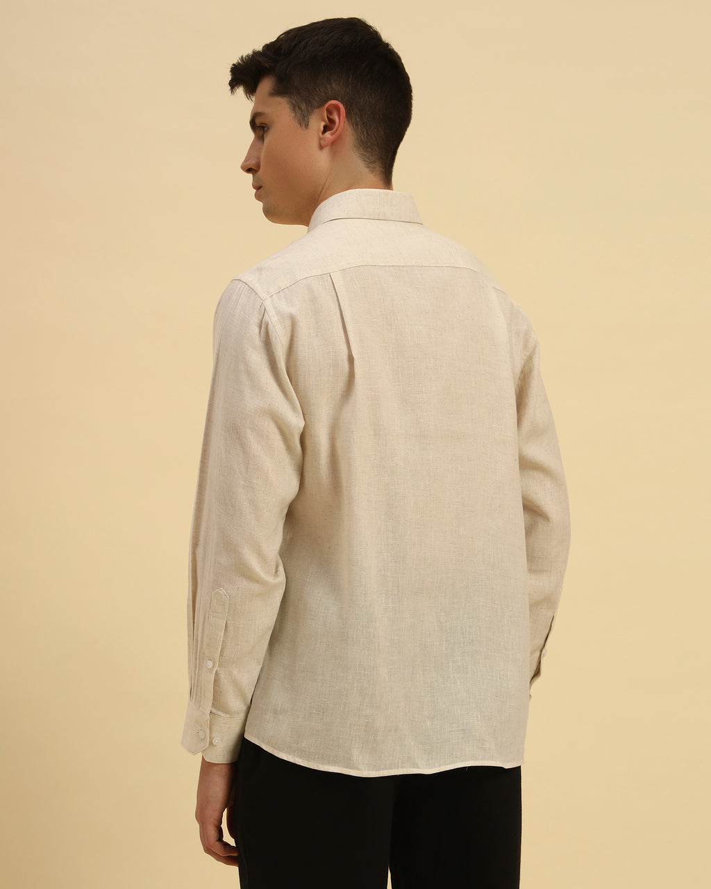 Back view of the Aeternum Men's Relaxed Fit Salerno Cotton-Linen Shirt demonstrating the structured shoulder line and comfortable fit.