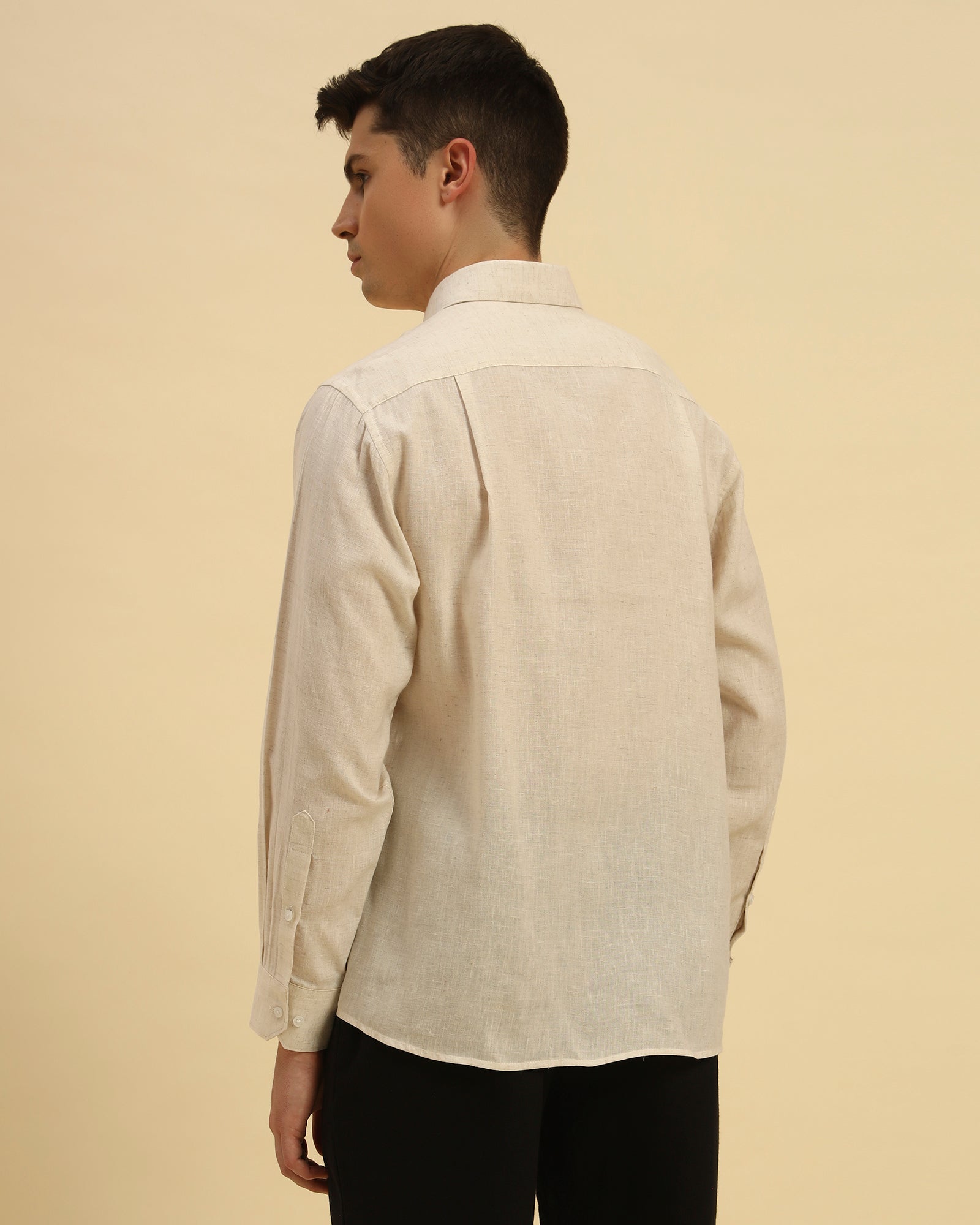 Back view of the Aeternum Men's Relaxed Fit Salerno Cotton-Linen Shirt demonstrating the structured shoulder line and comfortable fit.